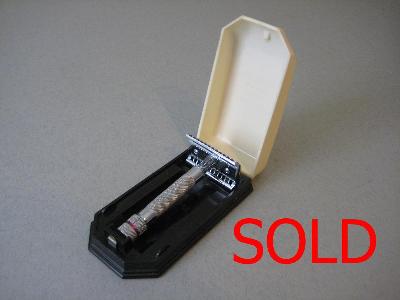 Shaving Items - Eclipse Red Ring razor