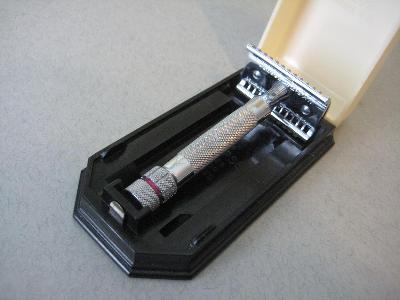 Eclipse Red Ring razor -  select me for a larger image