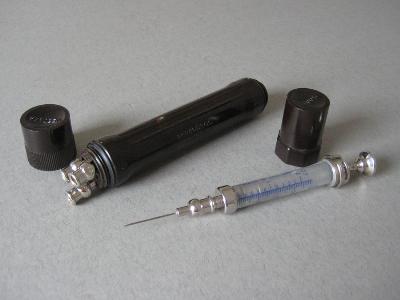 Medical & Dental - Syringe set, bakelite case