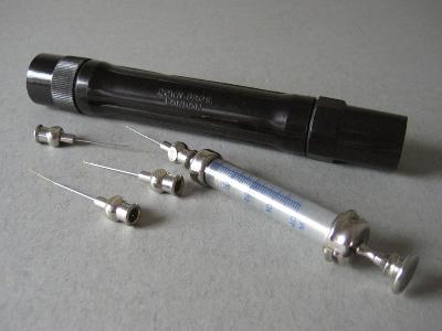Syringe set, bakelite case -  select me for a larger image