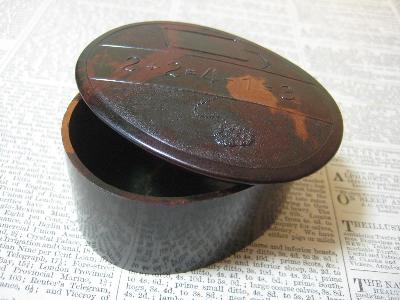 1930s lidded oval Bakelite box -  select me for a larger image