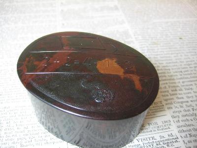 1930s lidded oval Bakelite box -  select me for a larger image