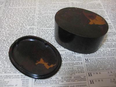 1930s lidded oval Bakelite box -  select me for a larger image
