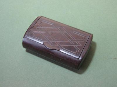 Other Plastics - Bakelite snuff box