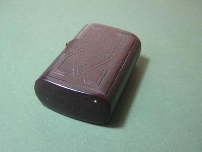 Bakelite snuff box -  select me for a larger image