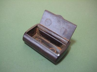 Bakelite snuff box -  select me for a larger image