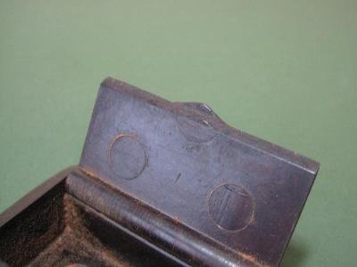 Bakelite snuff box -  select me for a larger image