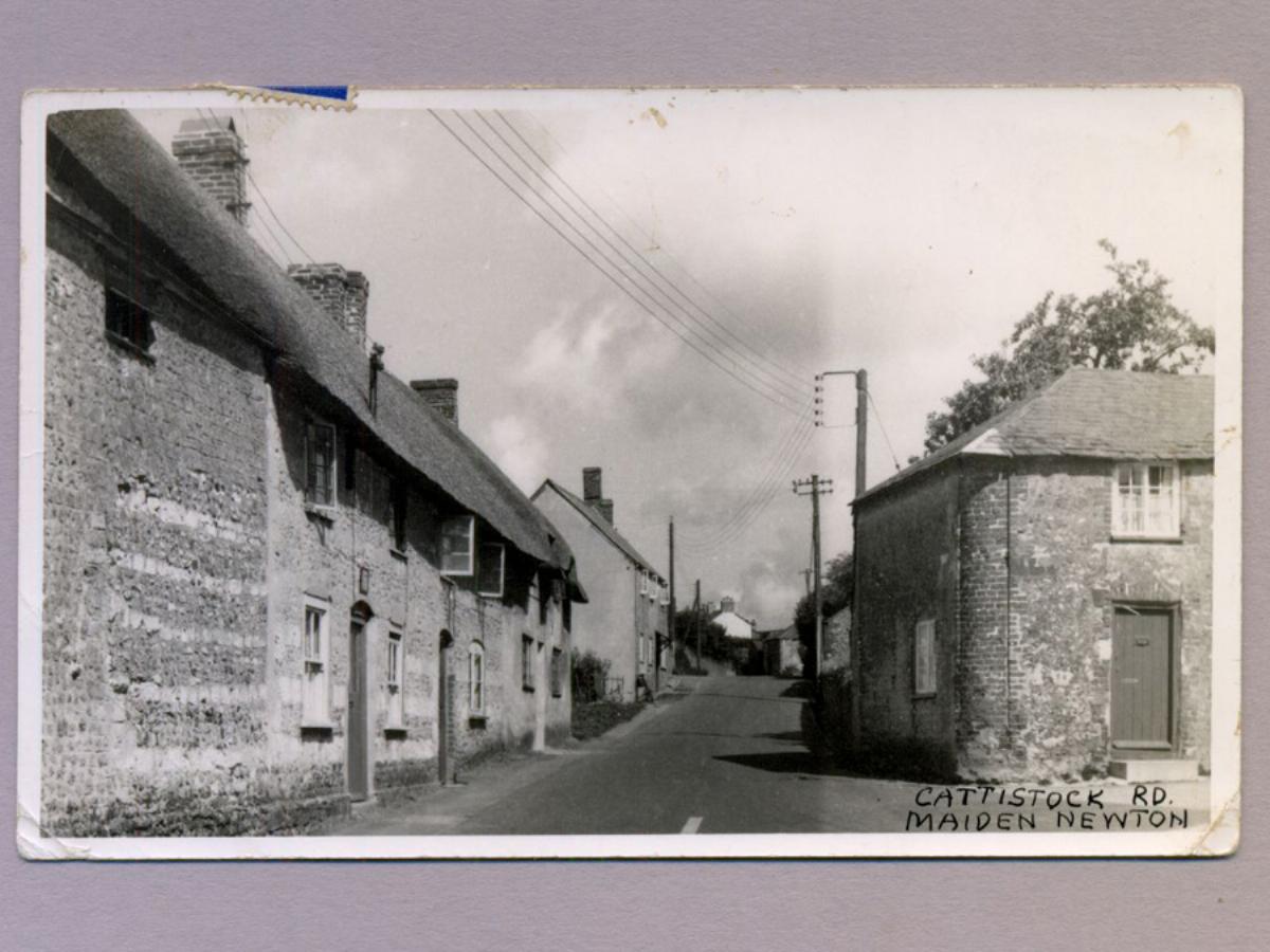 Maiden Newton, Cattistock Rd -  select me for a larger image