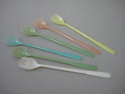 Tupperware forks -  select me for a larger image