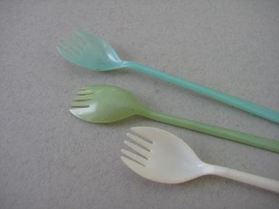 Tupperware forks -  select me for a larger image